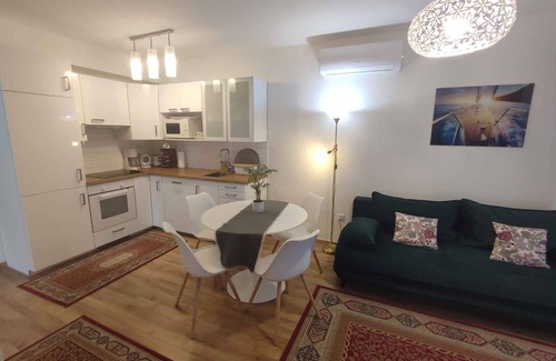 Balatonfenyves Appartement | Appartement de vacances avec un mobilier moderne au bord de l'eau, avec climatisation