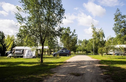 Neukalen Appartement | Holiday Apartment '4 - 6 People' with Shared Terrace and Wi-Fi