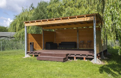 Neukalen Appartement | Holiday Apartment '4 - 6 People' with Shared Terrace and Wi-Fi