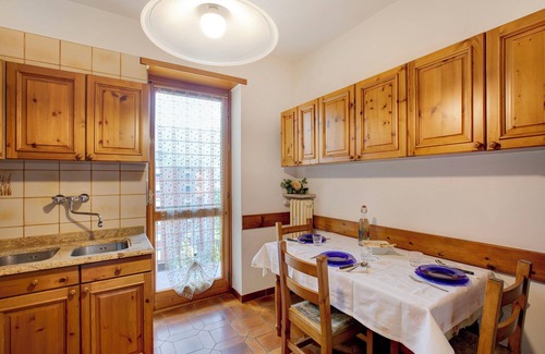 Aosta Appartement | Appartement de vacances "Aosta Family Home" avec vue sur les montagnes et balcon
