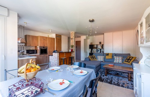 Cruseilles Appartement | Apartamento vacacional "Casajo" con vistas a la montaña, terraza privada y Wi-Fi