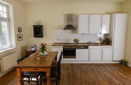 Grubnow Appartement | Appartement de vacances "Gut Grubnow Rügen - 2" avec vue sur lac, jardin partagé et Wi-Fi