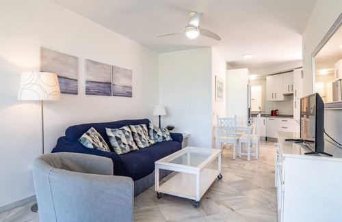Isla Cristina Appartement | Appartement de vacances "Kiko Las Americas" avec vue sur la mer, piscine partagée et terrasse.