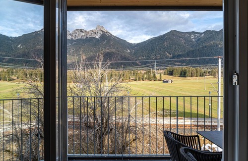Pflach Appartement | Appartement de vacances "Hotel Zum Schwanen - 3" avec vue sur les montagnes, balcon et Wi-Fi