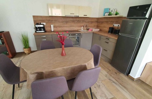 Balatonlelle Appartement | Appartement de vacances Élégamment meublé avec air conditionné