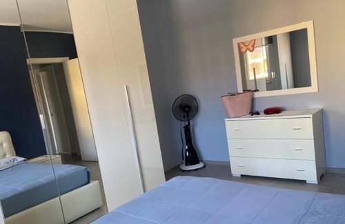 Cherasco Appartement | Holiday Apartment 'Il Tramonto' with Mountain View, Private Terrace and Air Conditioning
