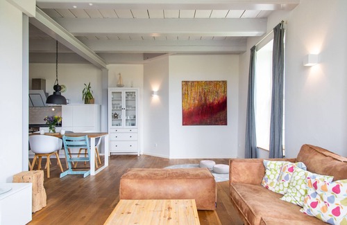 Dornum Appartement | Holiday apartment in a listed building directly on the dyke (Whg. 2)