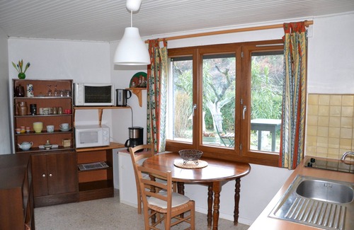 Aubres Appartement | Gîte tout équipé dans les collines derrière Nyons p. 2 pers., piscine, calme, très belle vue