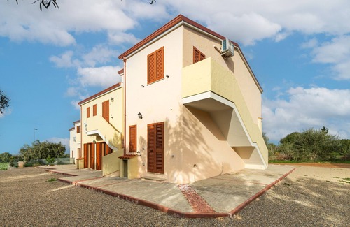 Masainas Appartement | Holiday Apartment "Is Lais 3" with Sea View, Shared Garden & Wi-Fi