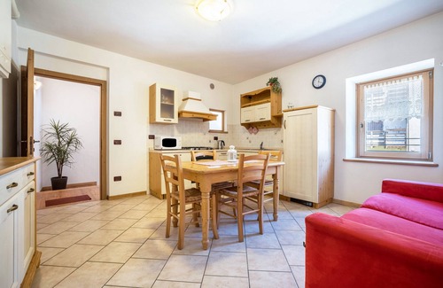 Ronzo-Chienis Appartement | Appartement de vacances "Agritur Piazera Con Terrazzo" avec vue sur la montagne