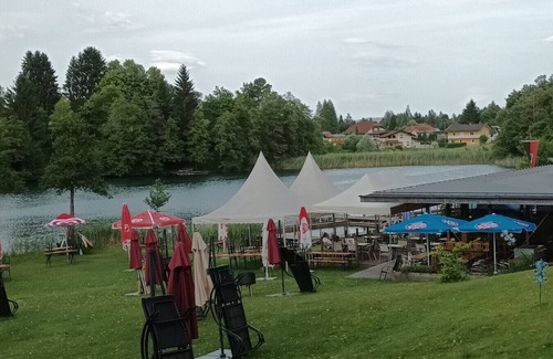 Finkenstein am Faaker See Appartement | Appartement "Aichwaldsee" avec vue sur les montagnes, terrasse privée et Wi-Fi