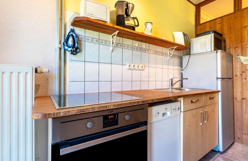 Ludershagen Maison | Holiday Apartment 'Kranichnest' with Private Terrace, Private Garden and Wi-Fi