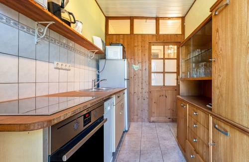 Ludershagen Maison | Holiday Apartment 'Kranichnest' with Private Terrace, Private Garden and Wi-Fi