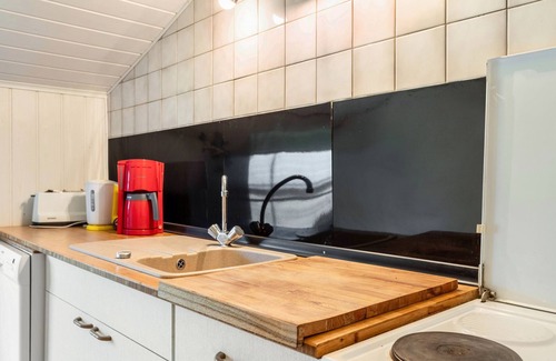 Ludershagen Maison | Holiday Apartment 'Kranichblick' with Private Garden, Balcony and Wi-Fi