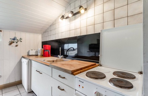 Ludershagen Maison | Holiday Apartment 'Kranichblick' with Private Garden, Balcony and Wi-Fi