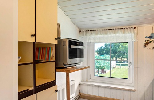 Ludershagen Maison | Holiday Apartment 'Kranichblick' with Private Garden, Balcony and Wi-Fi
