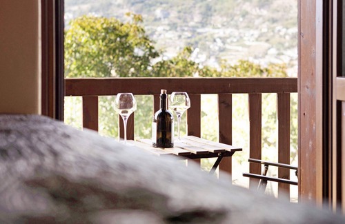 Pont Suaz Appartement | Holiday Apartment "La Vigne De Papagran 7" with Mountain View, Shared Garden & Wi-Fi
