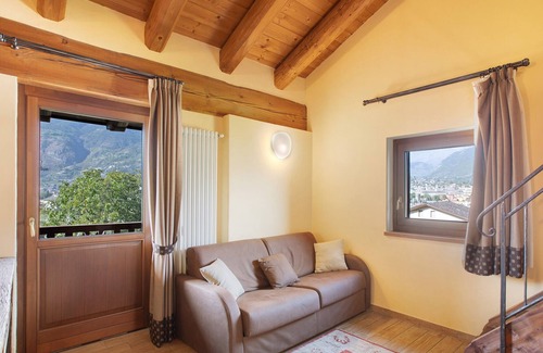 Pont Suaz Appartement | Holiday Apartment "La Vigne De Papagran 7" with Mountain View, Shared Garden & Wi-Fi