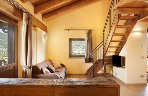 Pont Suaz Appartement | Holiday Apartment "La Vigne De Papagran 7" with Mountain View, Shared Garden & Wi-Fi