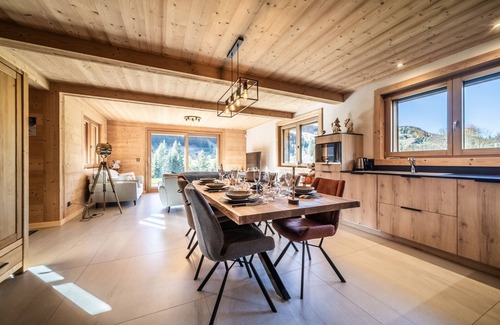 Abondance Chalet De Ski | Appartement de vacances 'Le Chalet Des Praz' avec vue sur les montagnes, jardin et Wi-Fi