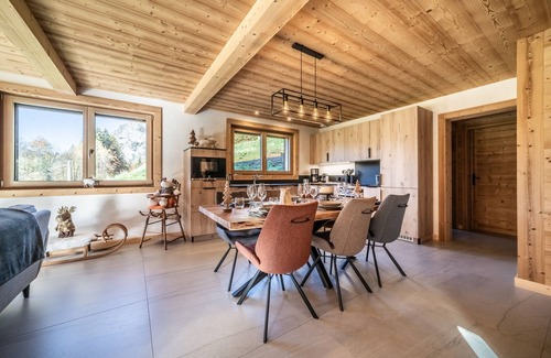 Abondance Chalet De Ski | Appartement de vacances 'Le Chalet Des Praz' avec vue sur les montagnes, jardin et Wi-Fi