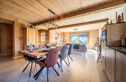 Abondance Chalet De Ski | Appartement de vacances 'Le Chalet Des Praz' avec vue sur les montagnes, jardin et Wi-Fi