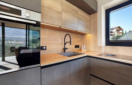 Merano Appartement | Appartement "Levita Living Freiheit" avec vue sur les montagnes, terrasse privée et Wi-Fi