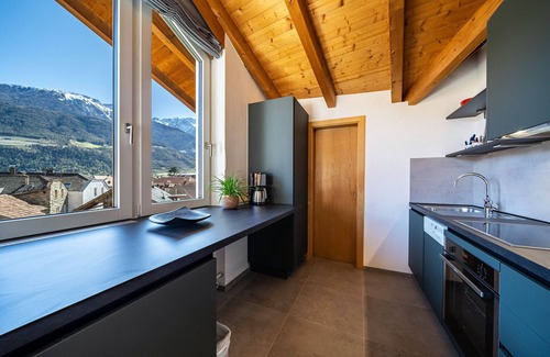 Silandro Appartement | Appartement de vacances "Luisa" avec vue sur les montagnes, terrasse privée et Wi-Fi.