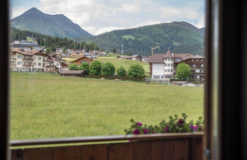Maranza Appartement | Appartement de vacances "Résidence Condor Schlern" avec vue sur les montagnes, sauna et jardin