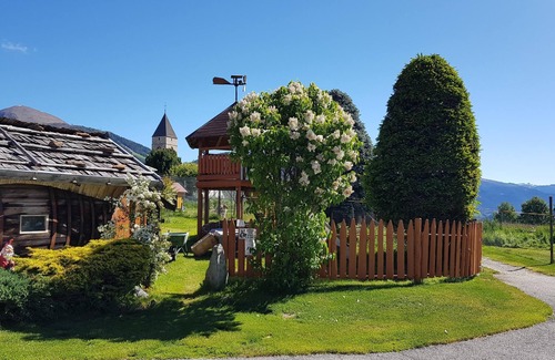 Maranza Appartement | Appartement de vacances "Résidence Condor Gitschberg" avec vue sur les montagnes, sauna et jardin