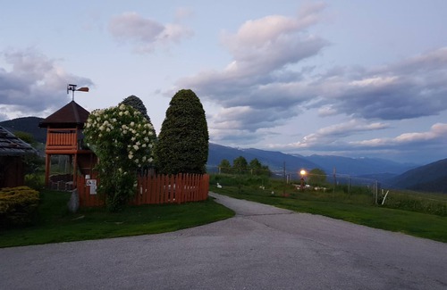 Maranza Appartement | Appartement de vacances "Résidence Condor Gitschberg" avec vue sur les montagnes, sauna et jardin
