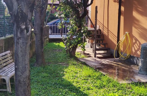 Ispra Appartement | Appartement de vacances "Residenza Gaia" au bord du lac avec jardin