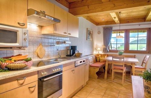 Breitnau Appartement | Appartement 'Ferienwohnung Storchennest' avec vue sur la montagne, jardin partagé et Wi-Fi