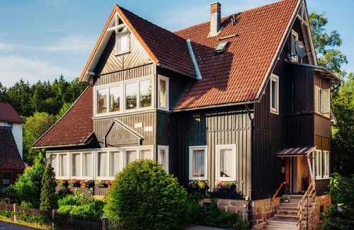 Braunlage Appartement | Holiday Apartment "Theo's Bähnli" - spacious apartment with room for 11 people