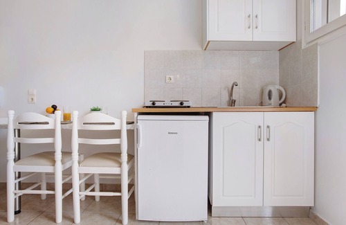 Alykes Appartement | Appartement de vacances "Tropical Studio 3" avec jardin partagé, climatisation et Wi-Fi.