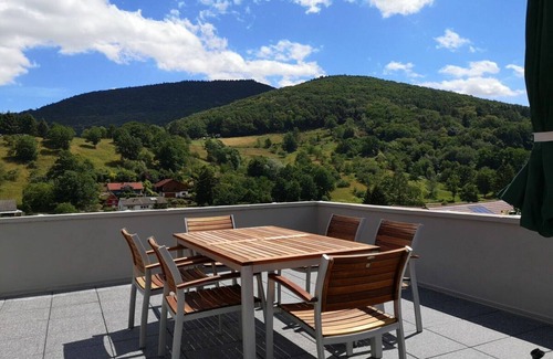 Dernbach Appartement | Holiday apartment Uhu in the house on linden tree