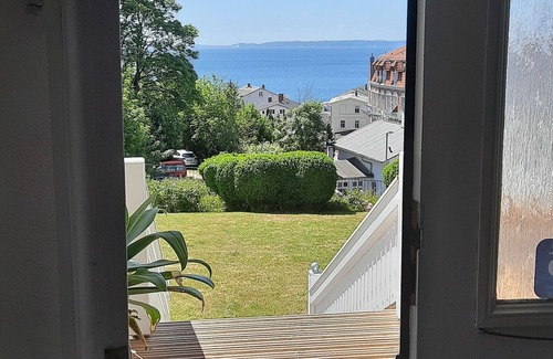 Sassnitz Appartement | Appartement de vacances "Villa Bella Vista - Meerblick 1" avec vue sur la mer, balcon et Wi-Fi.
