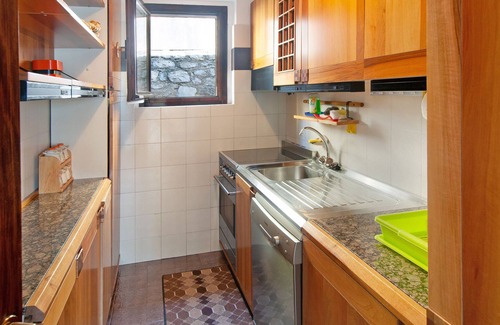 Albogasio Appartement | Holiday Apartment ‘Appartamento vista Lago di Lugano'' directly by the Lake with Balcony; Parking Available