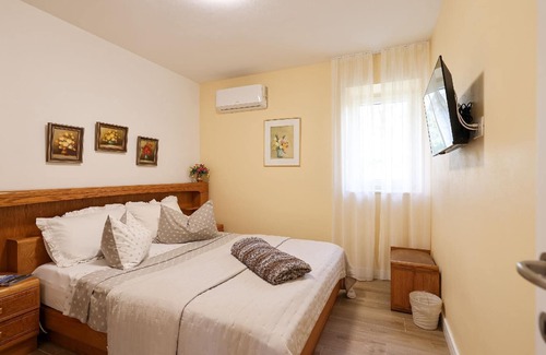 Poljica Appartement | Holiday apartment Vrsi for 1 - 7 persons with 3 bedrooms - Twin house