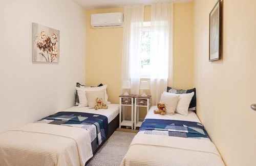 Poljica Appartement | Holiday apartment Vrsi for 1 - 7 persons with 3 bedrooms - Twin house