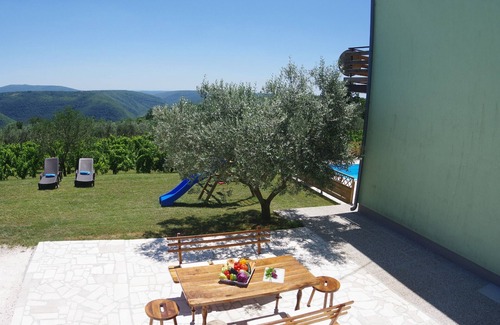 Zminj Appartement | Appartement de vacances avec piscine privée dans le village de Sutivanac