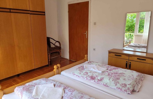 Plomin Appartement | Appartement de vacances avec balcon et piscine de montage