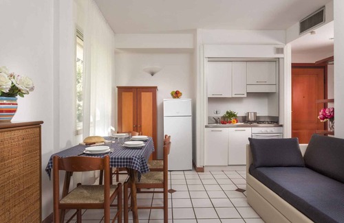 Alba Appartement | Holiday apartment with balcony and air conditioning