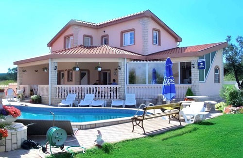 Kraj Appartement | Appartement de vacances avec piscine à 20 m de la mer Adriatique