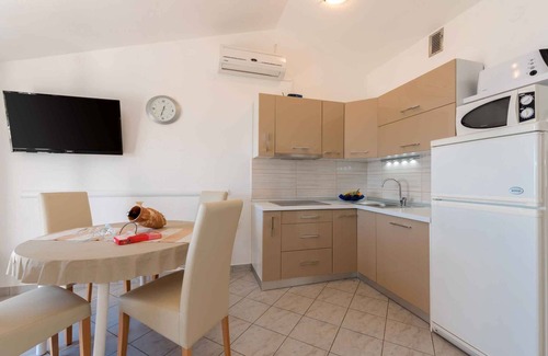 Ravni Appartement | Appartement de vacances avec vue sur la mer et possibilité de faire un barbecue