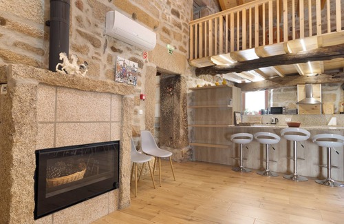 Valpacos Appartement | Chambre de Vacances "Quarto Duplo Canhoteiros" avec Vue sur la Montagne, Wi-Fi et Climatisation