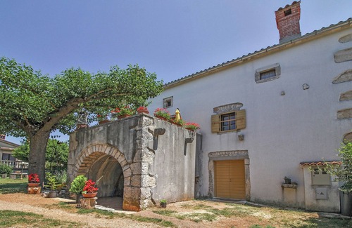 Sumber Maison | Maison de vacances Erika * 6000 m2 jardin, aire de jeux, grill, chiens bienvenus