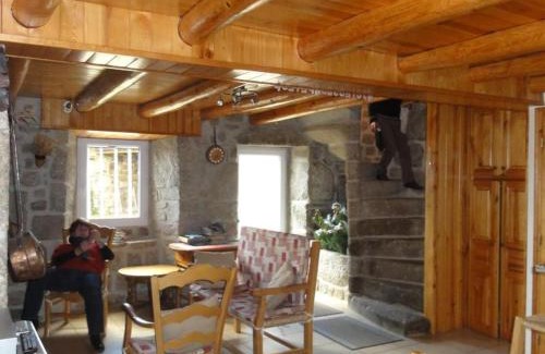 Le Malzieu-Forain Maison | Holiday cottage in Lozre in a pretty corner of Margeride