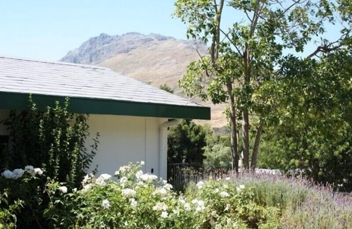 Stellenbosch Villa | NEWLY RENOVATED 4 BED WITH SUN DRENCHED POOL