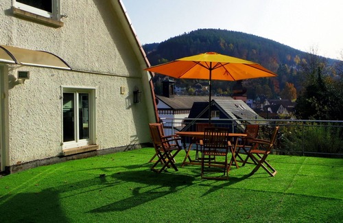 Schramberg Appartement | Appartement de vacances "Villa Fink étage mansardé" avec vue sur la montagne, balcon privé et WLAN